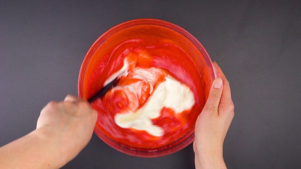 Kuppeltorte mit Erdbeeren: Ein leichtes Kuchen Rezept mit viel Frucht
