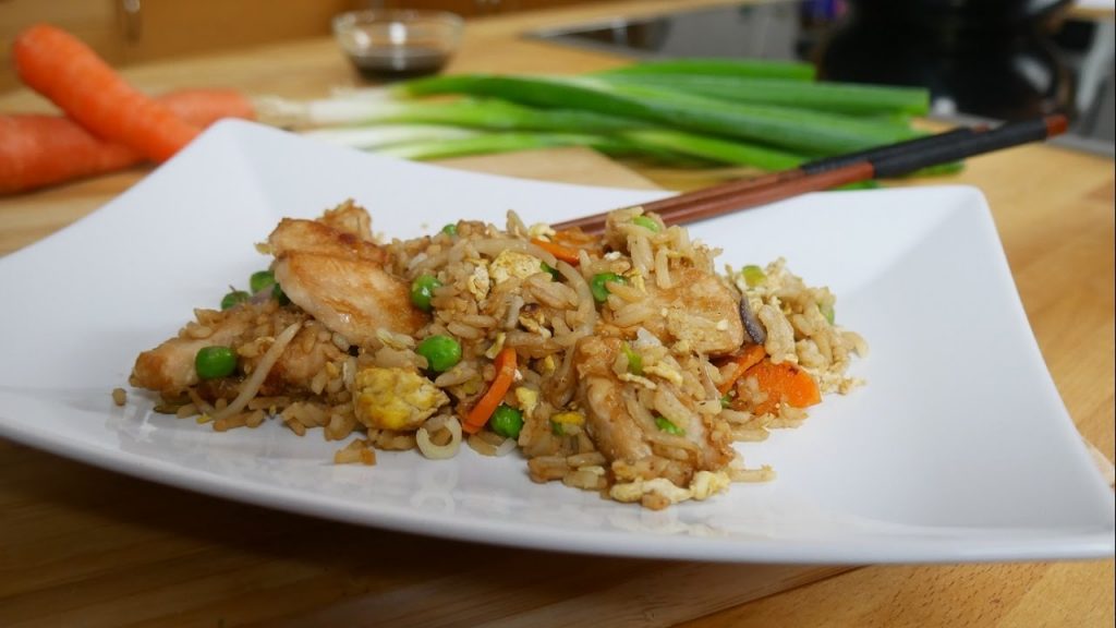 Gebratener Asia Reis mit Hühnchen 😍 schnell & einfach | Eierreis wie beim Chinesen | Let's Cook