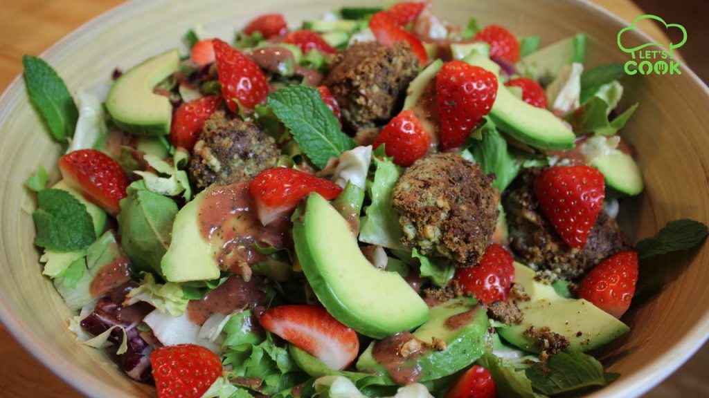 Sommersalat mit Erdbeeren und Pesto Bällchen | Salat Rezepte