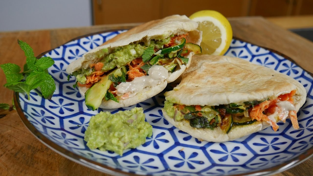 Gefülltes Pita Brot mit Guacamole & Gemüse | Veganes Rezept