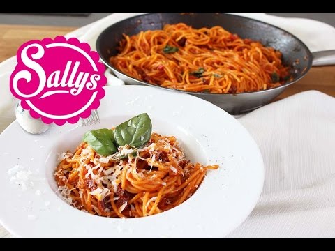 One Pot Spaghetti mit Tomatensoße / Pasta-Gericht in 15 Min. aus einer Pfanne / Sallys Welt