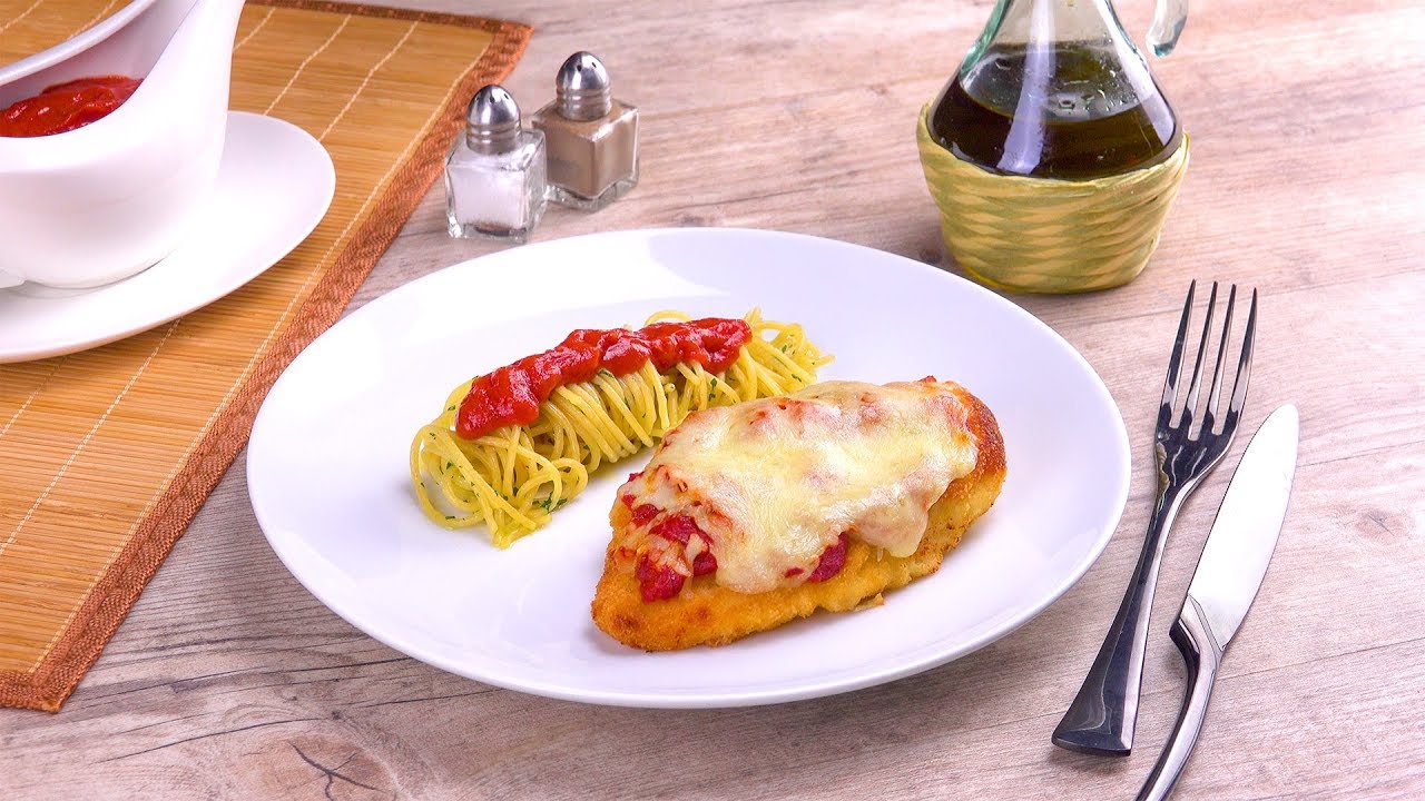 Parmesan Hähnchen mit Mozzarella und Parmesan überbacken - Rezept für ein knuspriges Abendessen