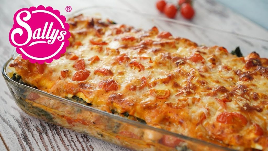 Lasagne mit Spinat und Lachs in Tomatenrahmsoße / Lieblingslasagne / Sallys Welt