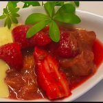 Rhabarber Kompott einfach mit Erdbeeren und Waldmeister kochen - Rezept von Calle mit Vanillesoße
