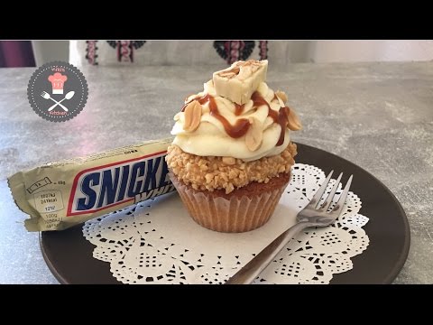 Snickers White Cupcakes Rezept | Erdnussbutter Frosting | Marshmallow Füllung
