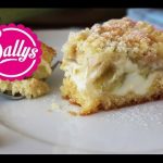 Rhabarberkuchen mit Vanillecreme und Streuseln - sehr einfach, auch als Blechkuchen! / Sallys Welt