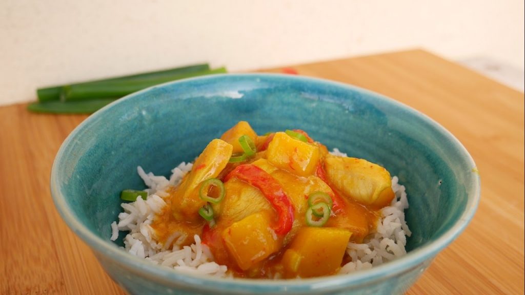 Gelbes Thai Curry mit Hähnchen & Mango | Let's Cook