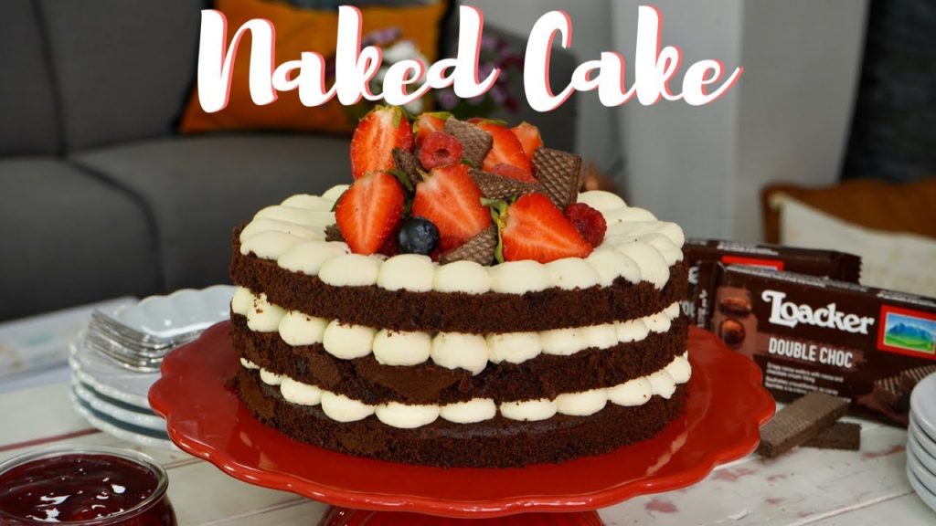 Naked Cake mit Beeren und Sahne-Mascarponecreme / Schokokuchen mit Früchten und Creme