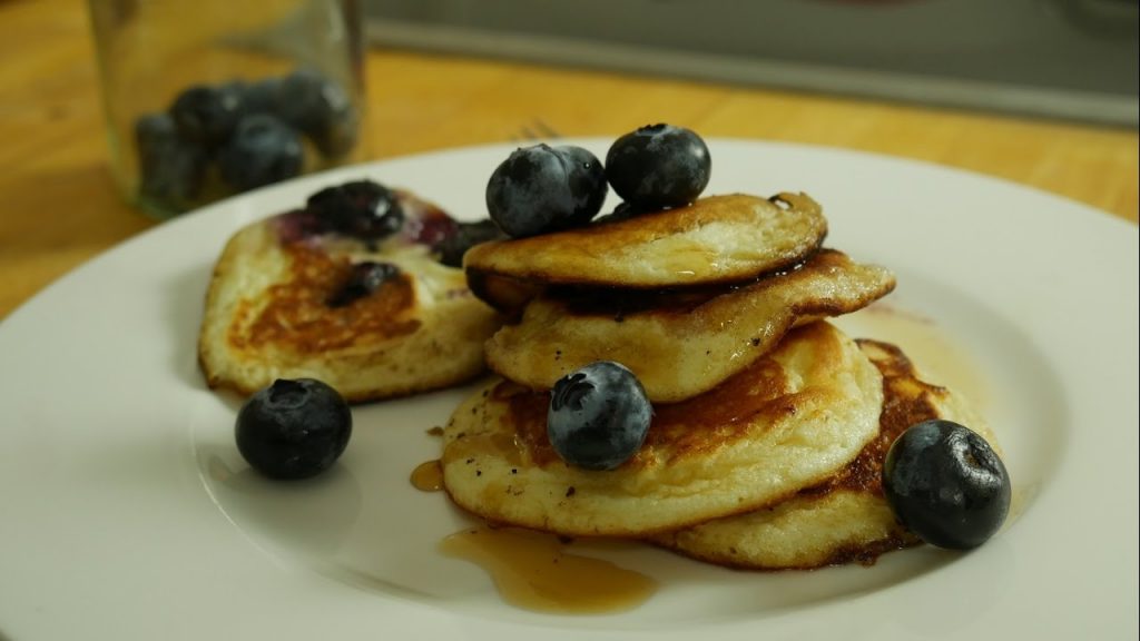Mini-Pancakes mit Blaubeeren! | Fluffige Pfannkuchen | Let's Cook