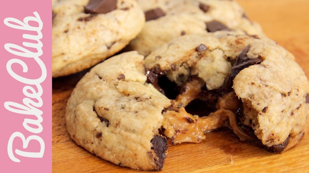 Chocolate Chip Cookies mit Karamellkern | BakeClub
