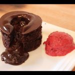 Chocolate Lava Dessert - Schoko Dessert mit Lava Effekt / Vulkan-Dessert mit flüssigem Kern