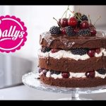 Naked Cake: Schokoladentorte mit Mascarponecreme, Kirschen und Brombeeren / mit Alex / Sallys Welt