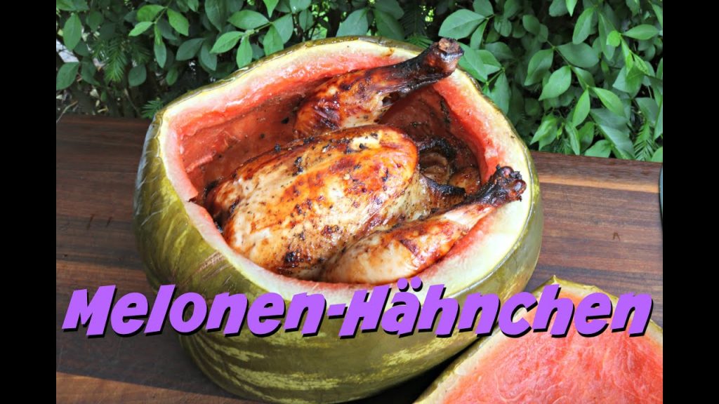 Das Melonen-Hähnchen – Ganzes Hähnchen in der Wassermelone gegrillt