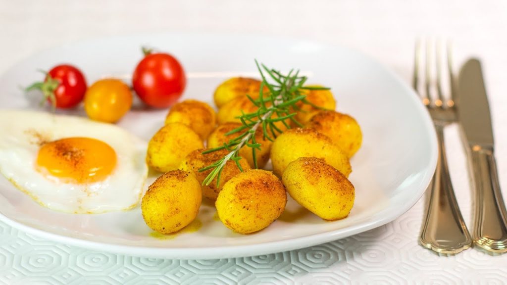 GERUMPELTE – knusprige Bratkartoffeln im Ganzen gebraten