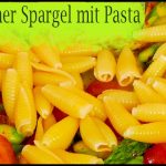 Pasta mit grünem Spargel, Tomaten und Avocado-Pesto. Schnelles Rezept