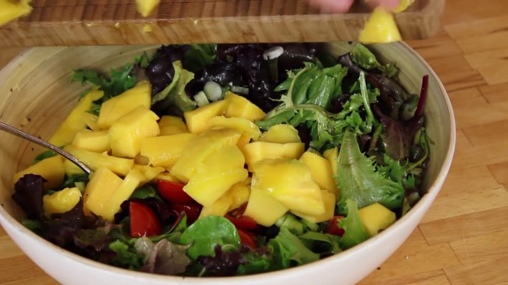 Sommersalat mit Mango und Feta-Käse | Let's Cook