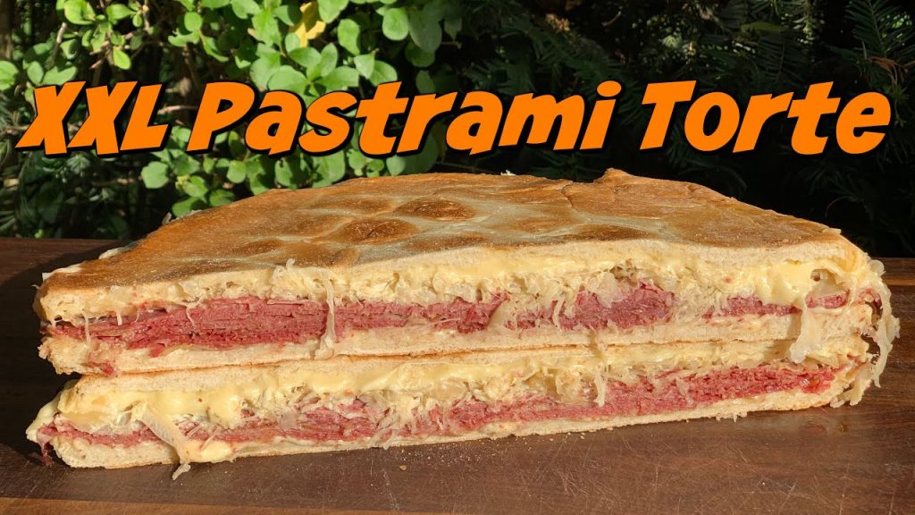 XXL Pastrami Torte vom Grill – Pastrami Sandwich mit extra Käse