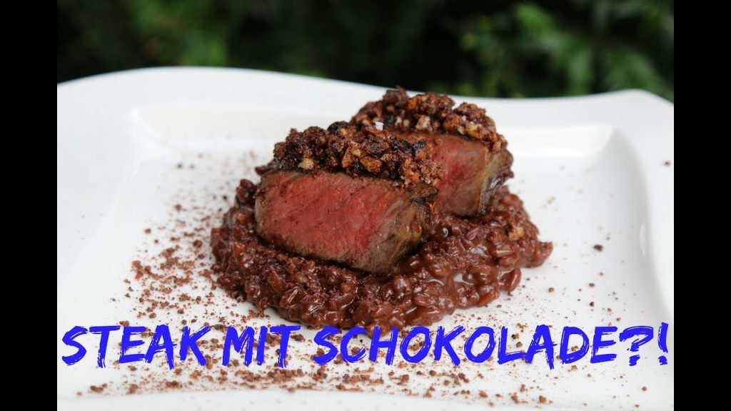 Steak mit Schokoladen-Mandel-Kruste auf Rotwein-Schokoladen-Chili-Risotto