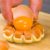Schlag ein Ei in die Wurst-Spirale und schieb sie für 10 Minuten in den Ofen
