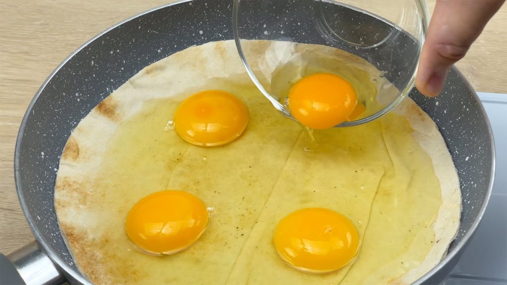 Bedecke die Eier mit einer Tortilla! Leckeres Rezept in 5 Minuten! Neues Frühstücksrezept #88