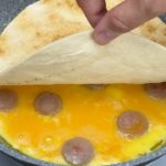 Nehmen Sie eine Tortilla, Eier und machen Sie ein einminütiges Frühstück #90