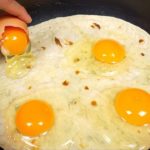 Bedecke die Eier mit einer Tortilla! Leckeres Rezept in 5 Minuten ❗️ Neue Art, Frühstück zu machen!