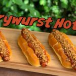 Currywurst Hotdog Deluxe - Einfach, lecker und mit dem extra Curry Crunch