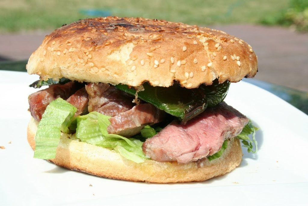 Folge 088: Burger Zeit: Burger mit Kachelfleisch vom Rind…auf dem Weber Go Anywhere (3D Version)