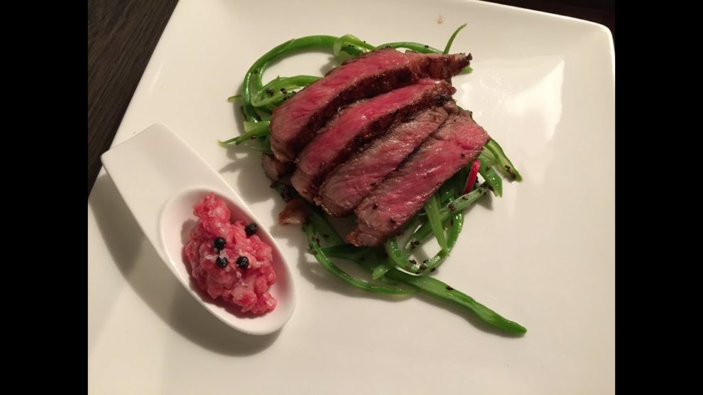 Tajima Kobe Ribeye Steak vom BEEFER auf lauwarmem Schnittbohnensalat