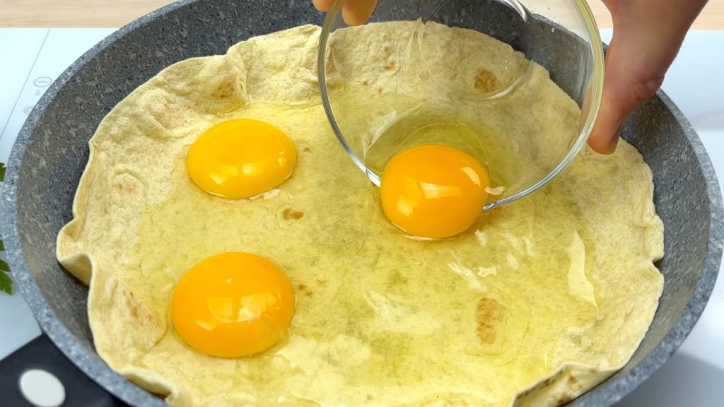 Decken Sie die Eier mit einer Tortilla ab und das Ergebnis wird erstaunlich sein!😋 Abendessen # 157