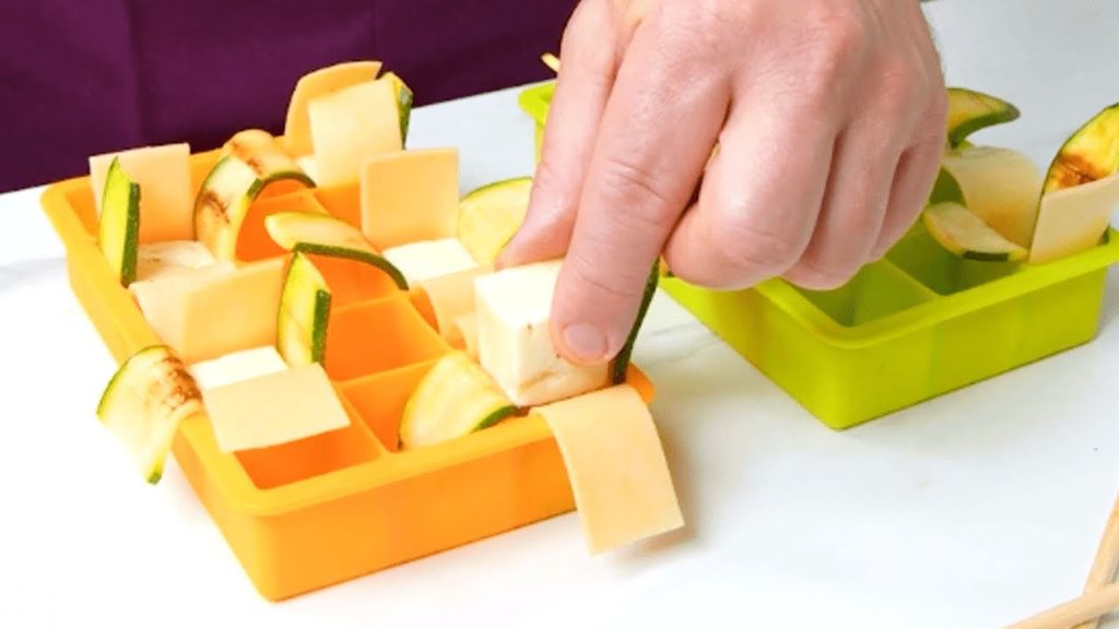 Lege Eiswürfelform mit Zucchini und Pappardelle aus! Einmalige Idee für Zucchini-Spieße