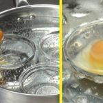 Lege 3 Schälchen in heißes Wasser und gib Eier rein, danach wird’s lecker