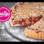 Zwetschgenkuchen mit Hefeteig, fruchtiger Füllung und knusprigen Haferflockenstreuseln / Sallys Welt