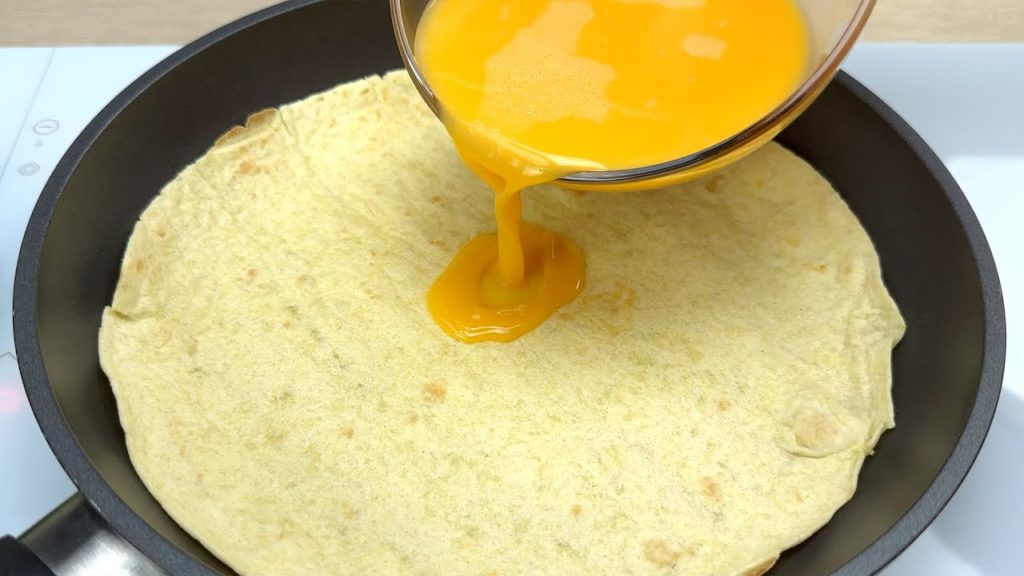 Gießen Sie einfach das Ei auf die Tortilla und das Frühstück wird erstaunlich sein!2🔝Rezepte # 191