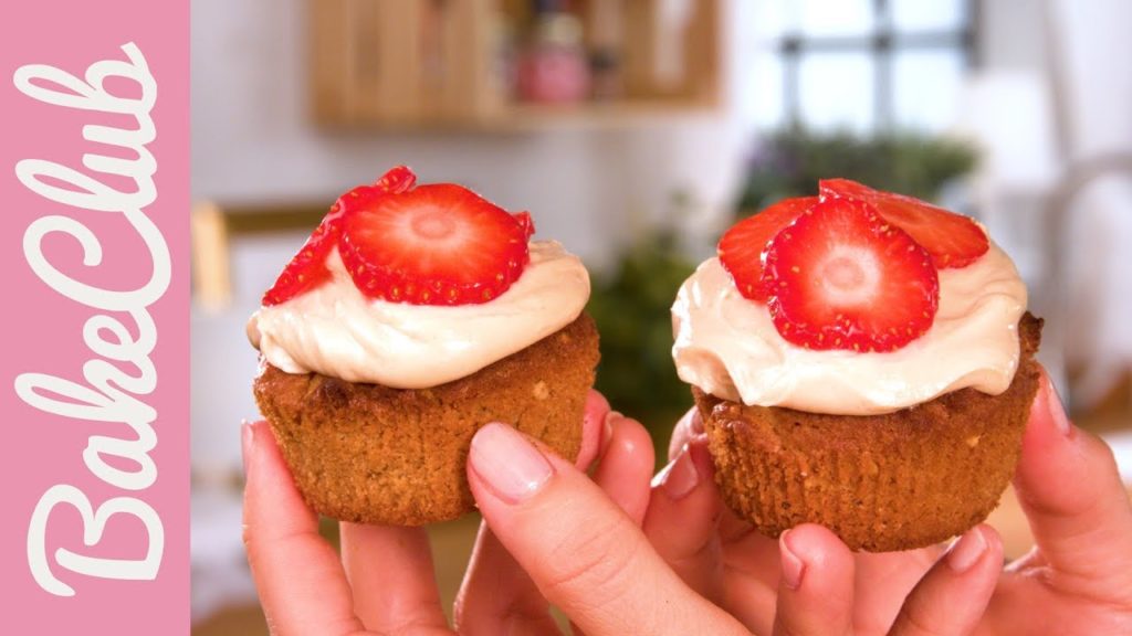 Schnelle Cupcakes mit Erdnussbutter, Schokolade & Erdbeeren