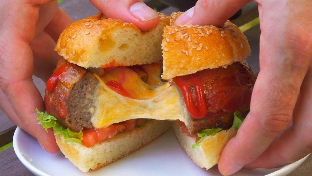Bierdosen-Burger Rezept wird der Liebling jeder Grillfete. Staunen und essen!