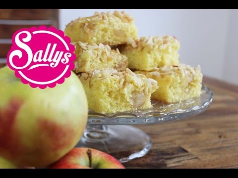 Apfelkuchen mit Marzipan und Mandelsplittern / Apple Cake with Marzipan and Almonds / Sallys Welt