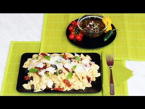 NUDELSALAT mit getrockneten Tomaten und schwarzen Oliven | Grillbeilage