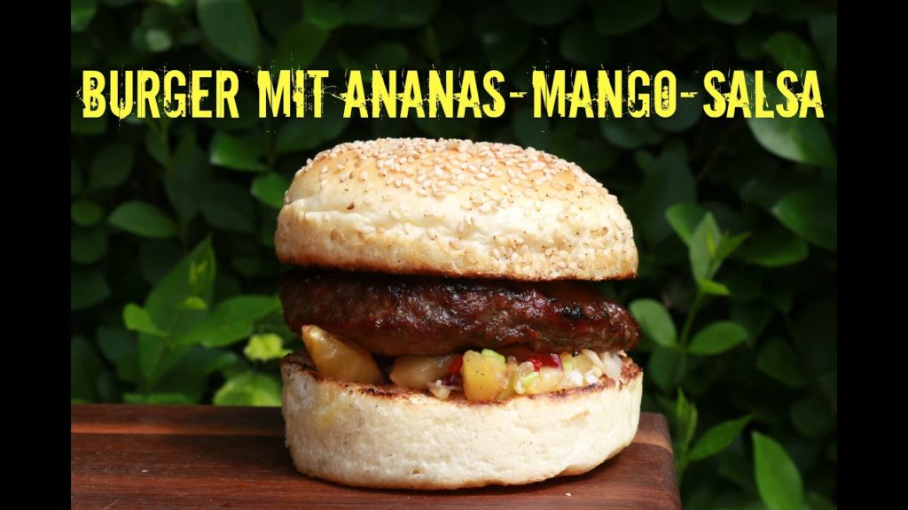 dry aged Burger mit Ananas-Mango-Salsa