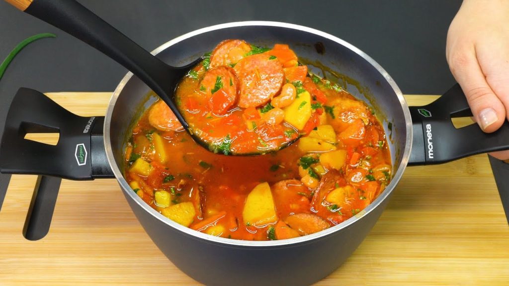 Rezept für ein köstliches und herzhaftes Abendessen! Perfekte Suppe für einen kalten Winterabend!