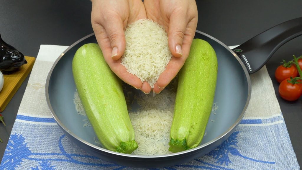 Hast du Zucchini und Reis zu Hause? 😋 Schnell, einfach und lecker! Unbedingt ausprobieren!