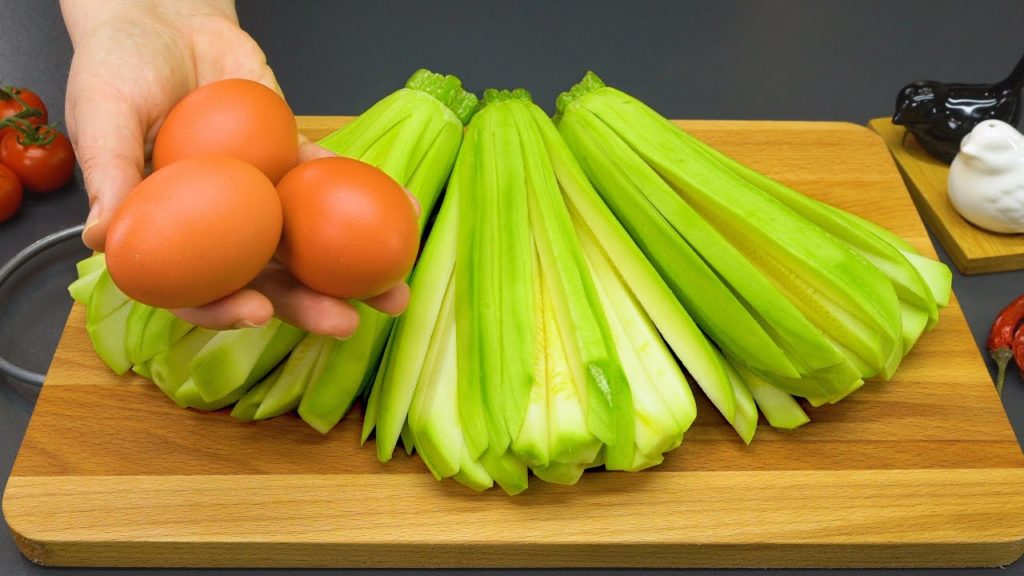 Fügen Sie einfach 3 Eier zur Zucchini hinzu! 😋 Einfaches und unglaublich leckeres Rezept!