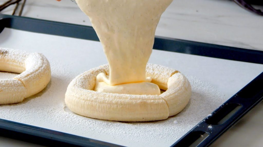 Eisbecher aus dem Ofen: Bananensplit-Kuchen mit Sahne