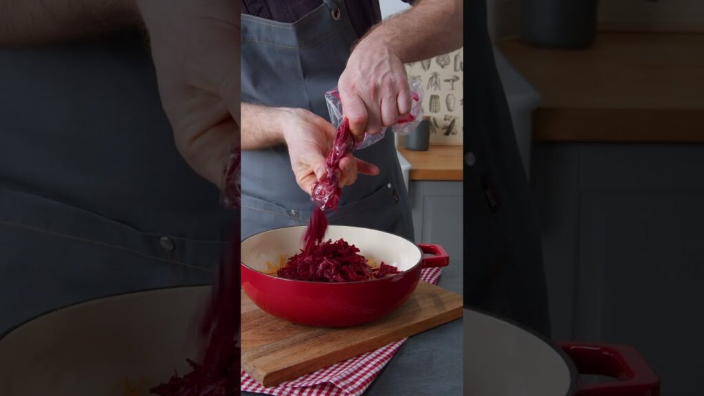 Direkt aus dem Ofen auf den Tisch: One-Pot-Pasta mit Roter Bete #shorts
