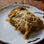 Süßkartoffel-, Tahini- und Mangold-Gratin