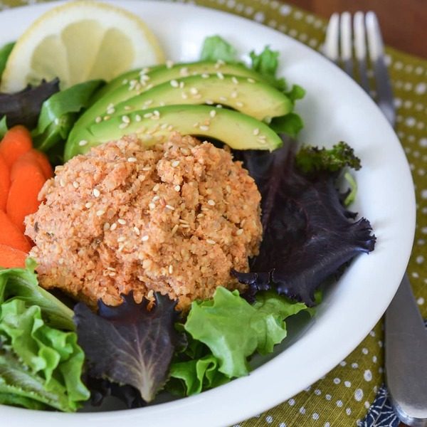 Mittagsrezept: Rauchig gewürzter Tempeh-Quinoa-Salat