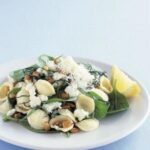 Nudelsalat mit Spinat und Ricotta