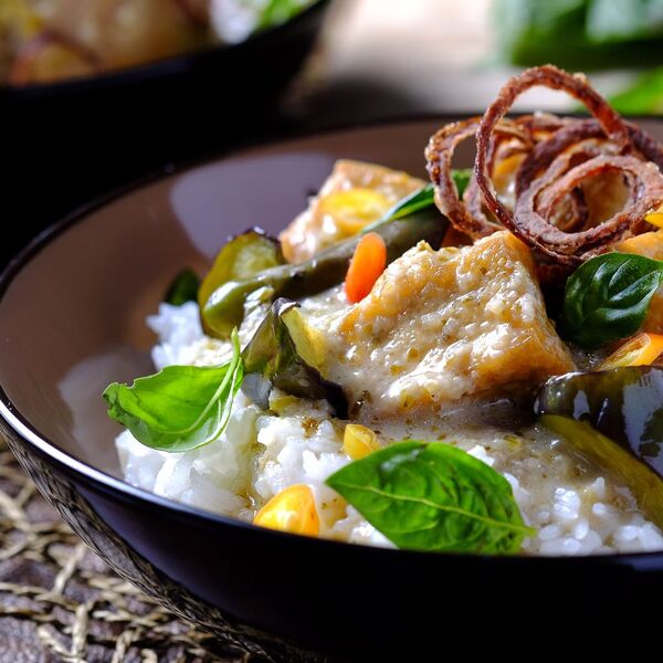 Grünes Curry mit Tofu und Auberginen