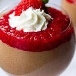 Einfache vegane Seiden-Schokoladenmousse