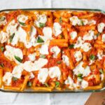 Rezept für gebackene Ziti mit zwei Mozzarellas und Parmesan-Sahnesauce